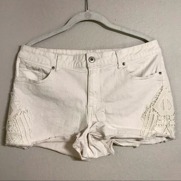 Jessica Simpson Cherish Shorts - Picture 1 of 2